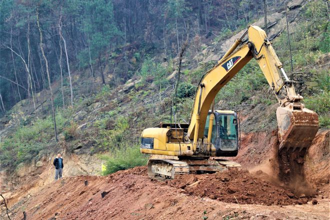 重庆巴南区：拓展户外健身场地铜锣山登山步道开建！(图1)